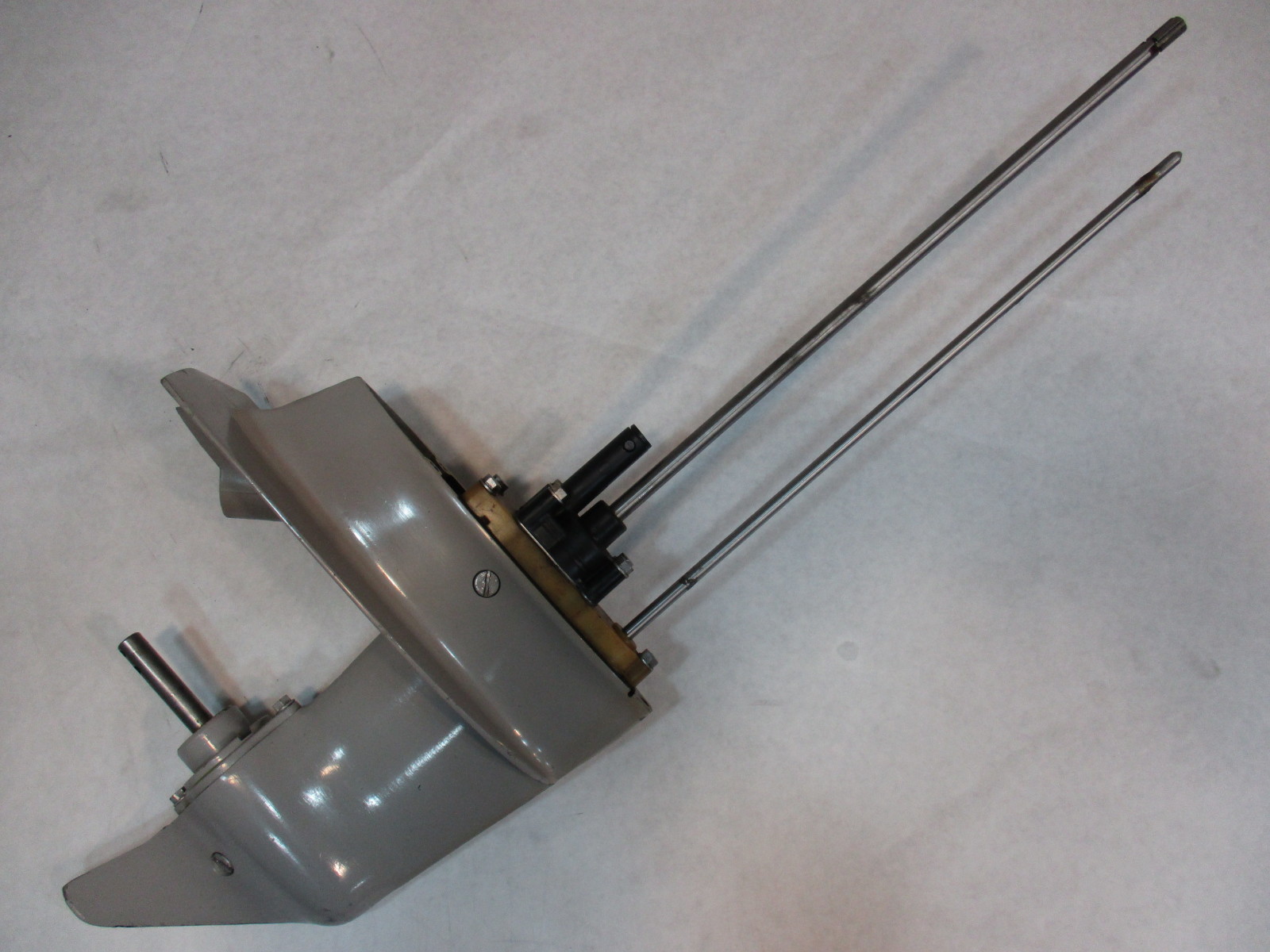 0439005 0393848 0389631 Johnson Evinrude Lower Unit Gearcase 5 6 8 7.5 Hp 80-84