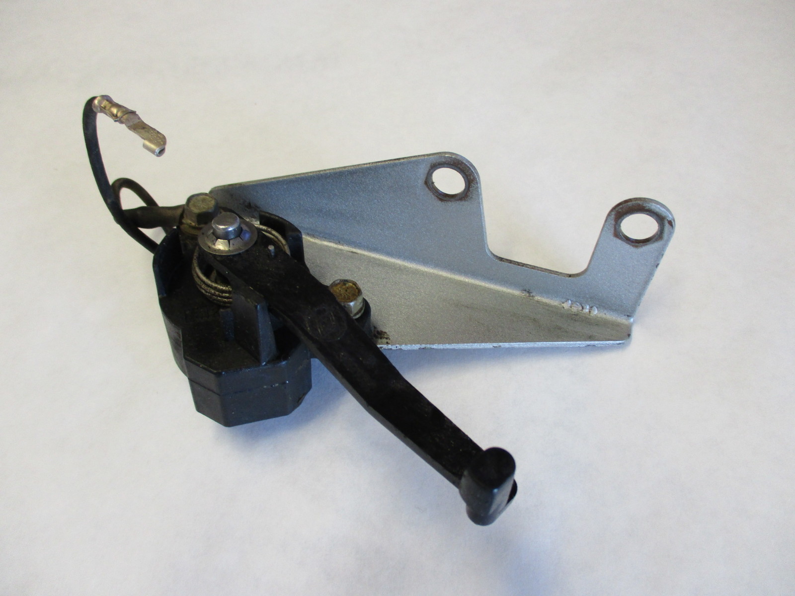 0982330 OMC Stringer Trim Indicator Sending Unit & Bracket V6 V8 1981