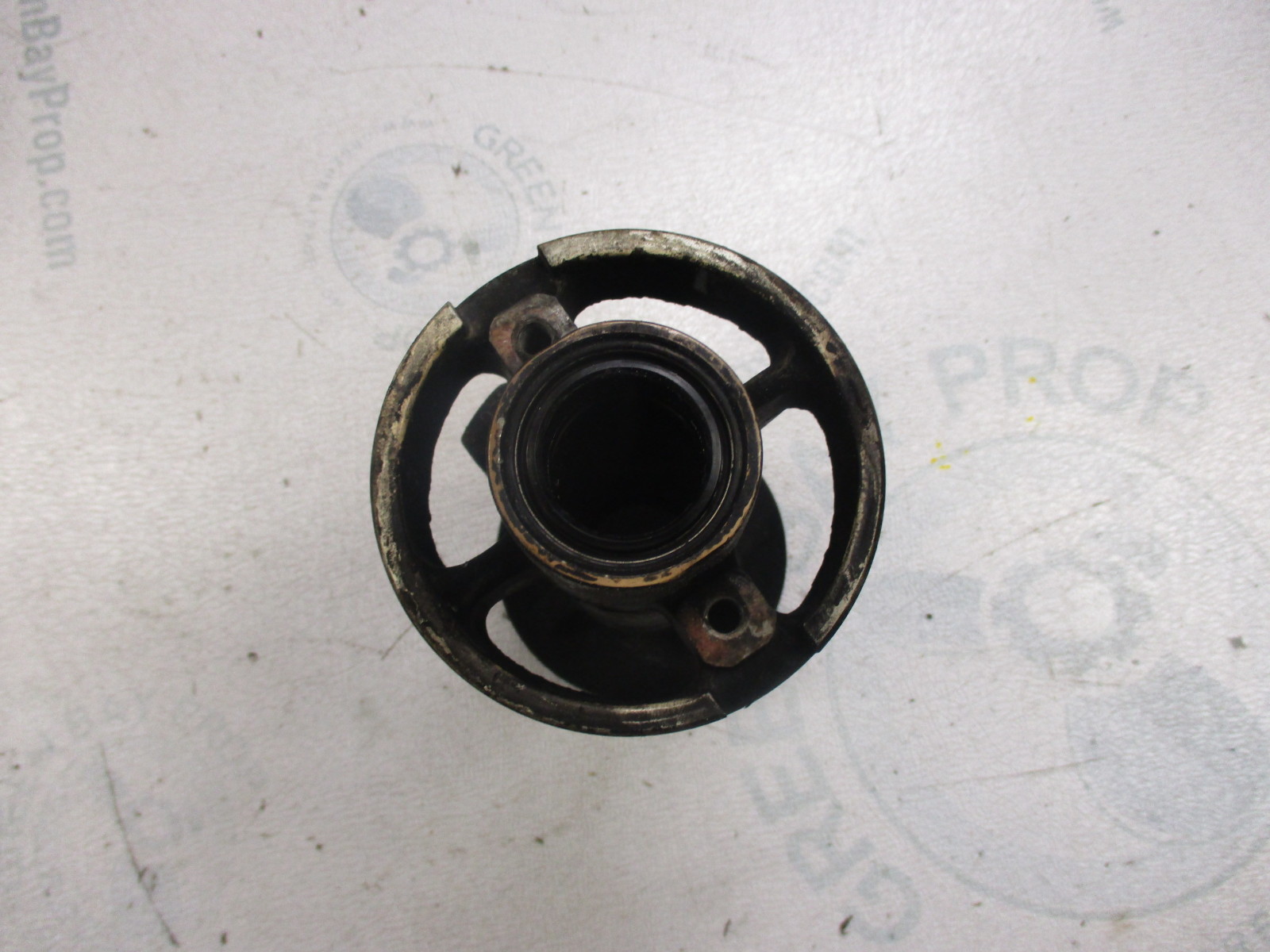 5000440 Johnson Evinrude Prop Shaft Bearing Housing Carrier Assembly 19992006 Green Bay