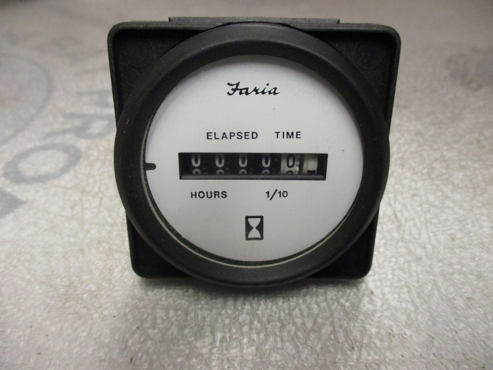 MH0017D Faria Marine Boat Hour Meter Gauge White Green Bay Propeller