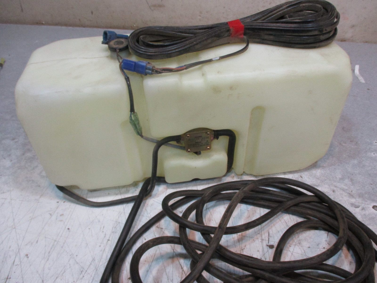 6YRW0035C0 Yamaha Marine Outboard Oil Tank Kit 5 Gal Green Bay