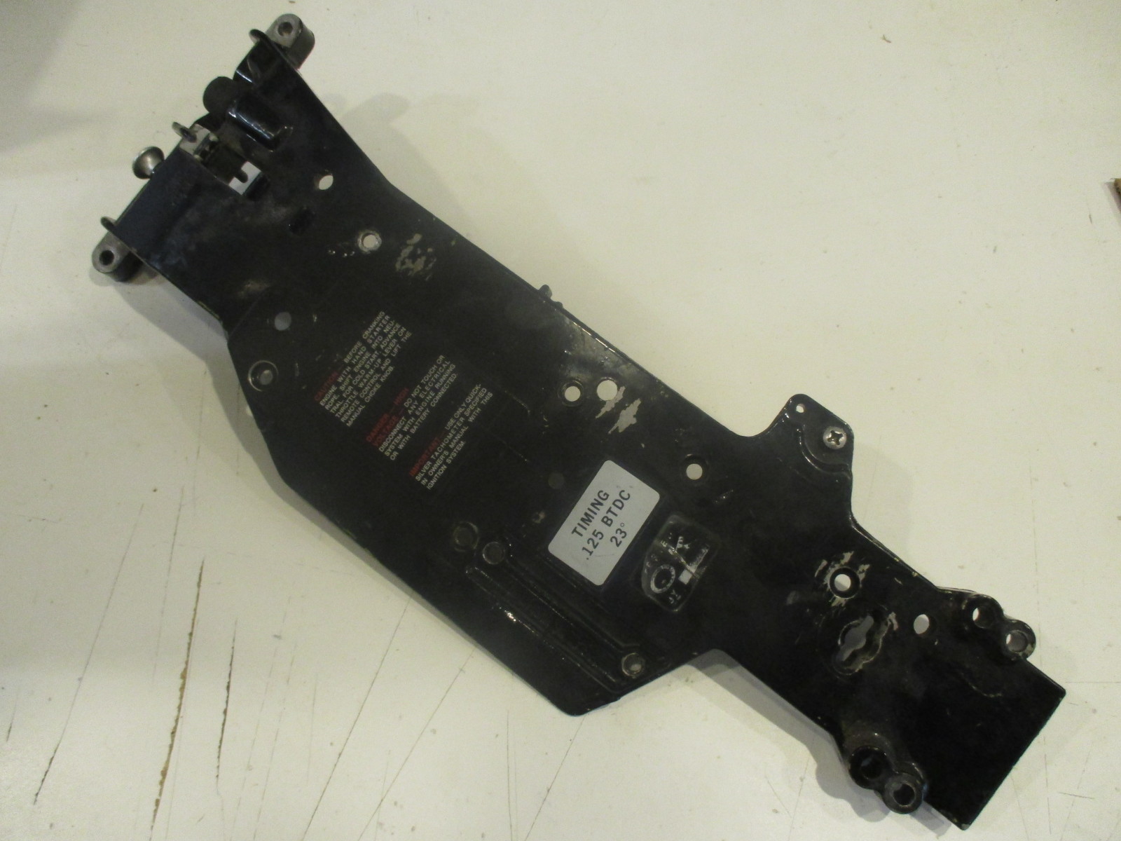 52725A2 Mercury 115 135 Hp Outboard Top Cowl Support Bracket 197072