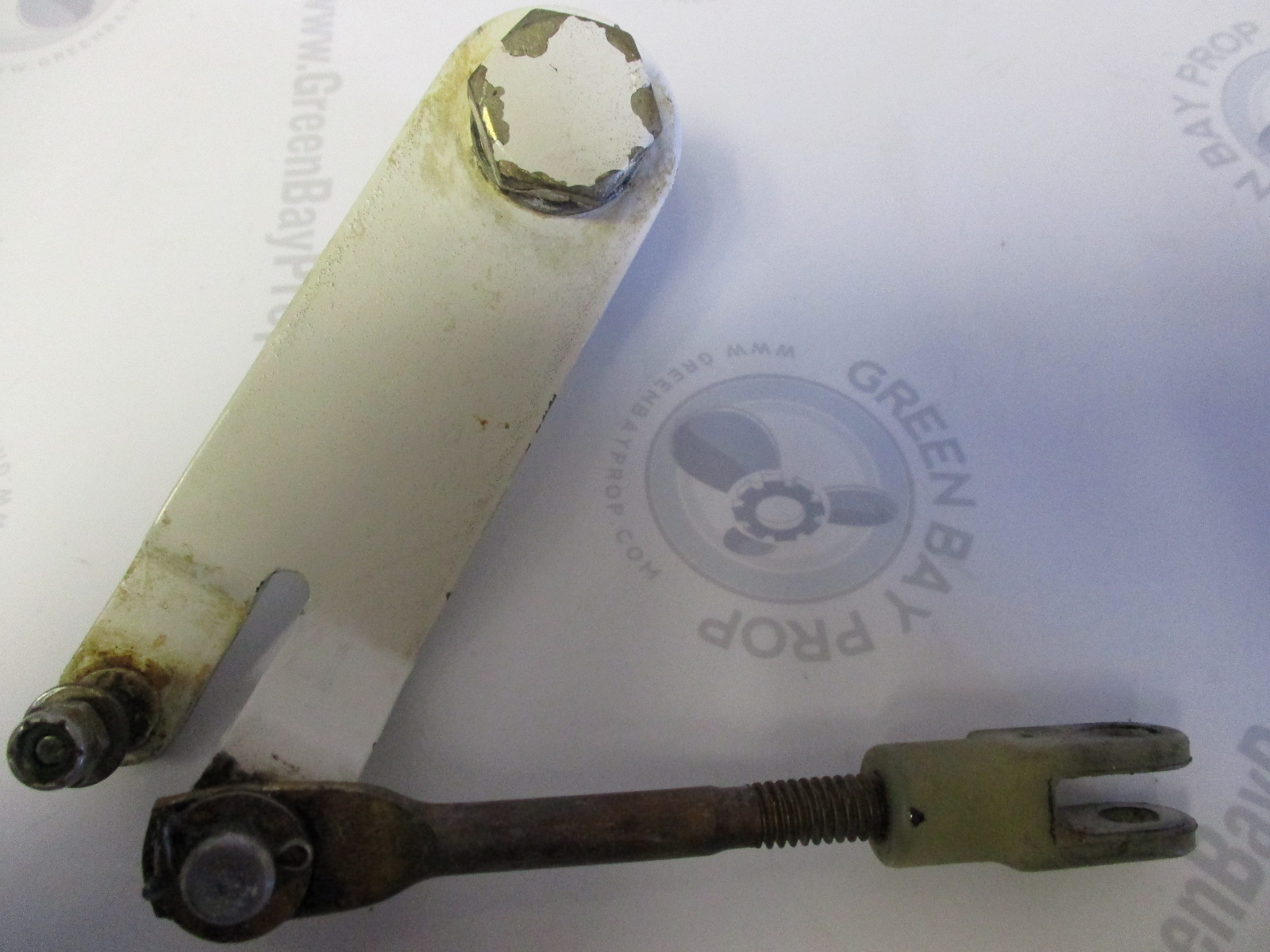 0386802 Evinrude Johnson 70 & 75 HP Outboard Bellcrank Hub & Pin W/ Link 0320184