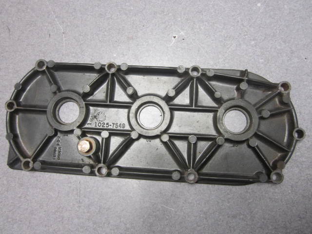 1025-7610A 1 8364A 1 Mercury Mariner Cylinder Head Cover 3 Cyl