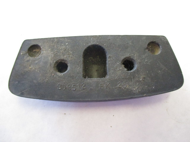 NEW OMC JOHNSON EVINRUDE OEM PIVOT CAP BUMPER PN 909512