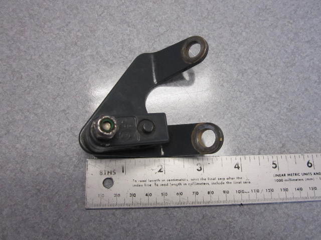 1990 OMC 4.3 V6 Throttle Cable Anchor Bracket 913795 914617