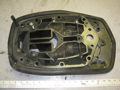2000 Mercury Mariner 225 250 Exhaust Plate 832935A 1