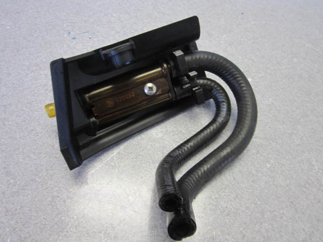 335626 Evinrude Johnson Fuel & Oil Nipple w/Cover V4 V6