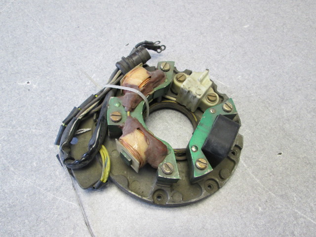 582411 Evinrude Johnson Arm Plate & Stator 9.9-60 Hp 2 Cyl Outboard