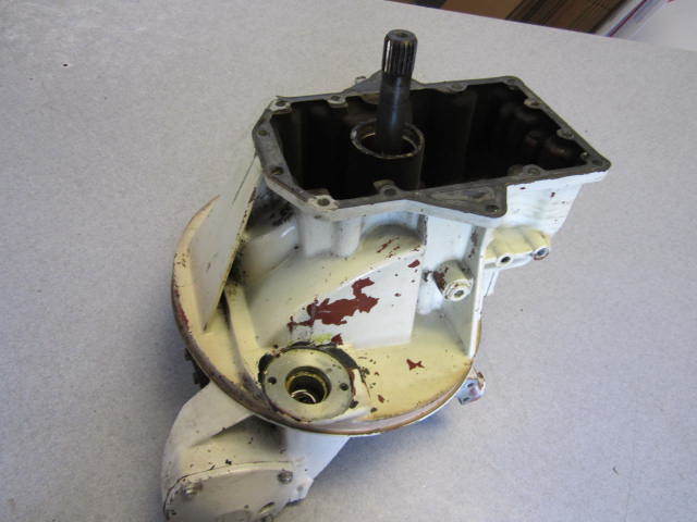 981556 Intermediate Housing OMC Stern Drive 240 H V8 Ford
