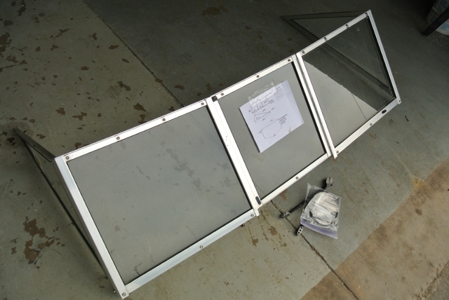 Walk Through Boat Windshield 1980 Yarcraft Patriot 16-17 Foot