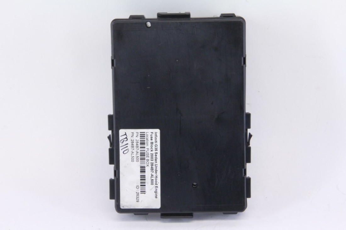 ... Infiniti G35 Sedan Under Hood Engine Fuse Block 2003 284B7-AL500