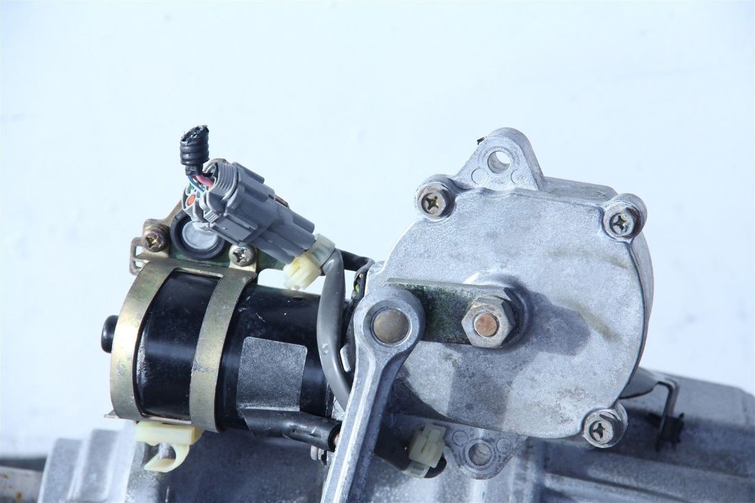 Infiniti QX56 0407 Armada Transfer Carrier Case Assembly, 331007S110, OEM, 2004, 2005, 2006