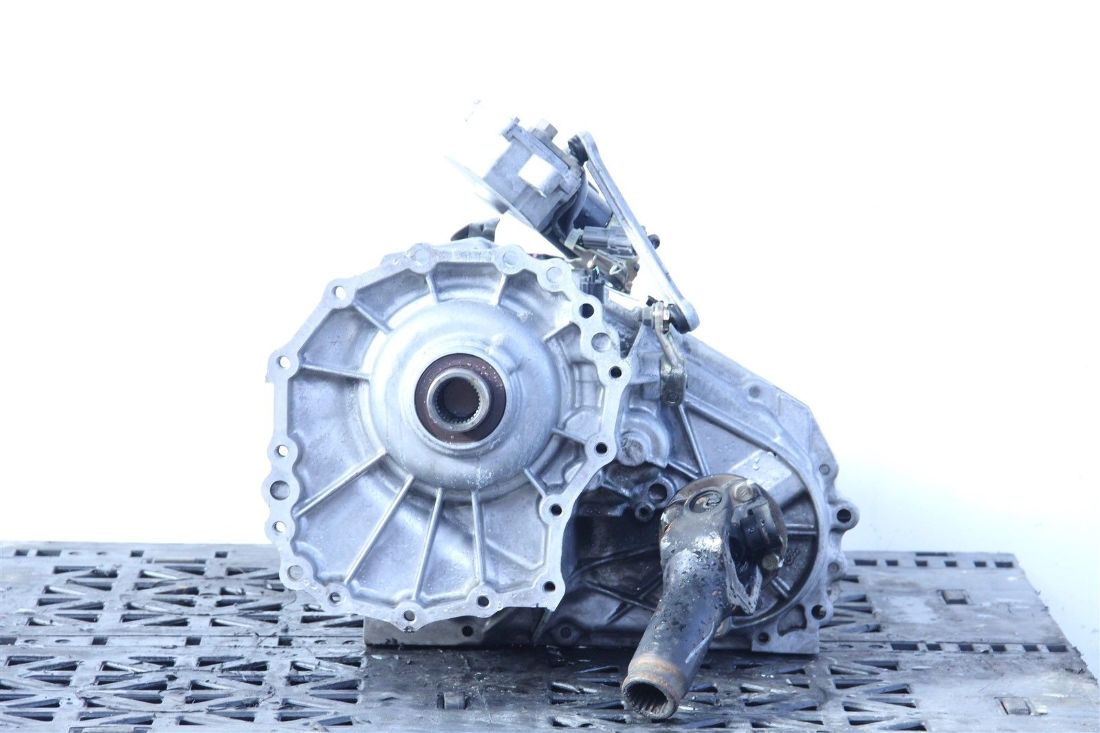 Infiniti QX56 0407 Armada Transfer Carrier Case Assembly, 331007S110, OEM, 2004, 2005, 2006