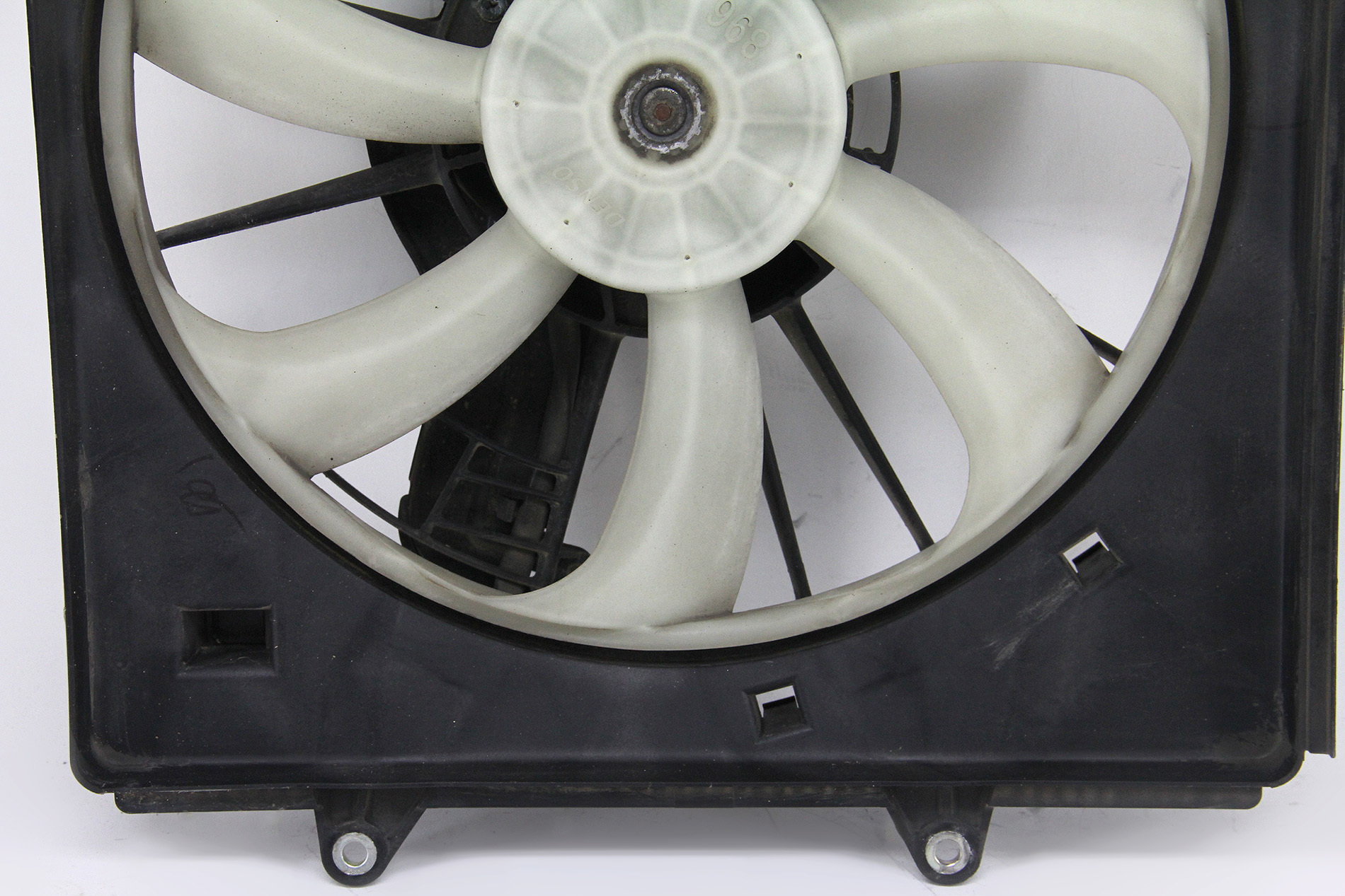 Honda Odyssey 1113 7 Blade Cooling Fan w/ Shroud 38611RV0A01, A640
