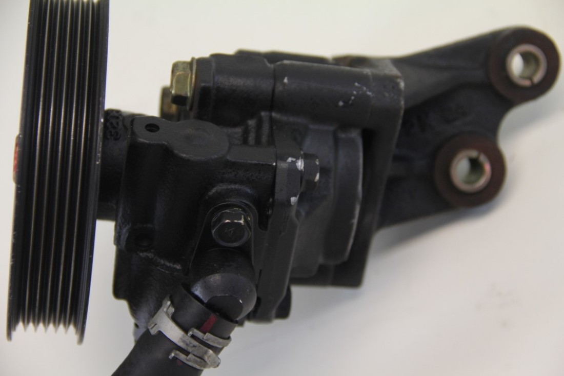 Toyota 4Runner Power Steering Pump W/ Pulley V8 4.7L 4432035610 OEM 03