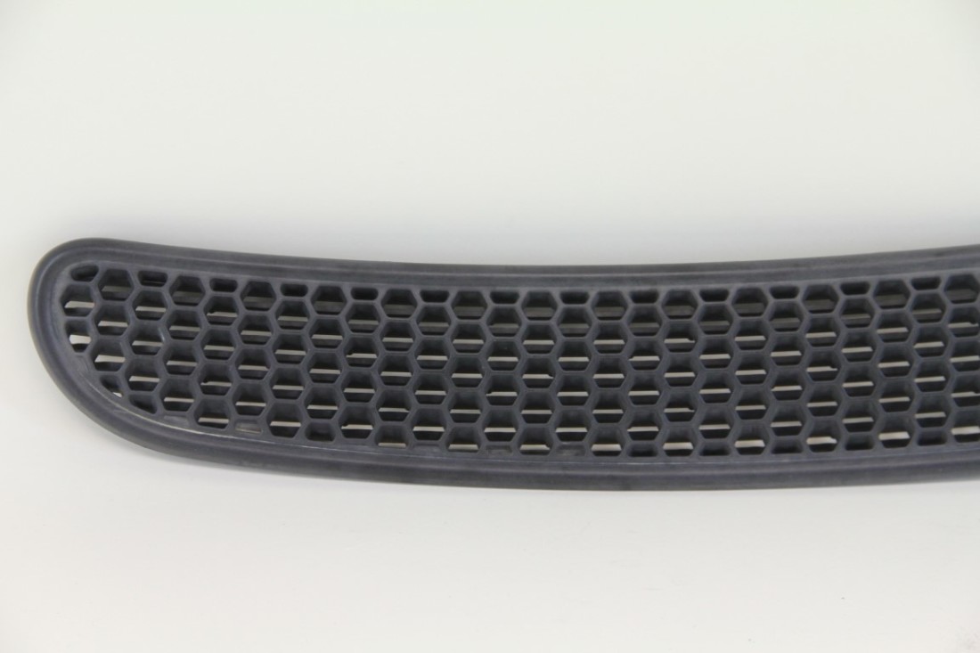 Mini Cooper 0506 Hood Cowl Cover Plastic Duct Right 51137122506