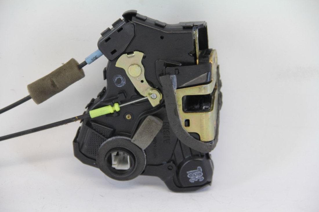 Lexus RX 330 0406 Power Door Lock Actuator, Front Left Driver 69040