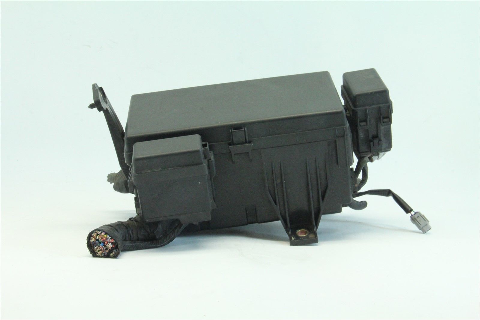 Toyota 4Runner 2004 Exterior Under Hood Fuse Box 4.7L V8 Cylinder A/T ...