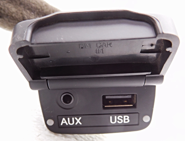 OEM Hyundai Santa Fe USB AUX Port 96120-2W501 | eBay