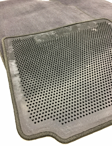OEM Infiniti I35 Floor Mat Set of 4 999E2-FM000-BK Round Grommet Holes