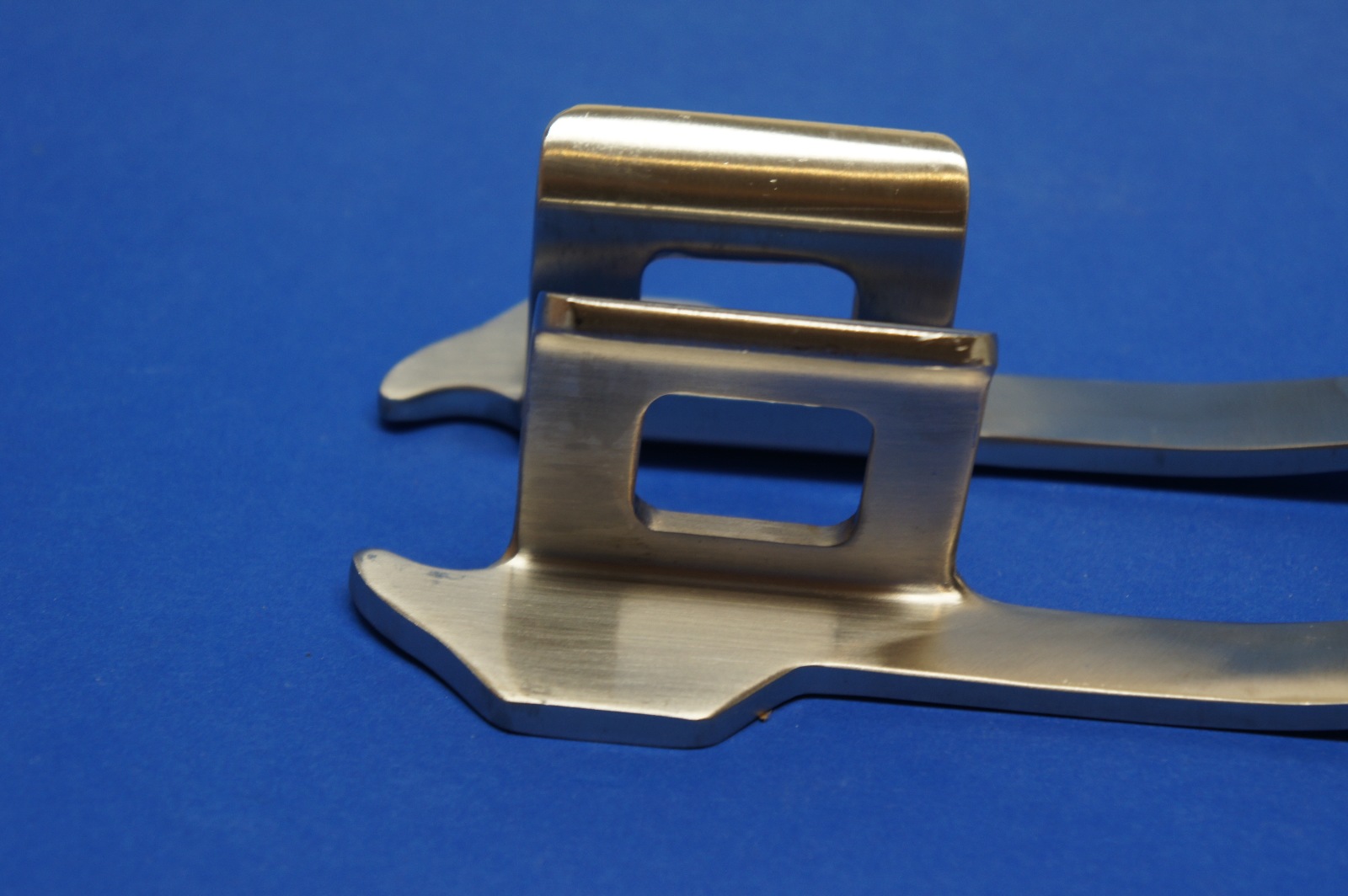 07-863-21 Finocchieto Rib Retractor Medium Fenestrated Blade