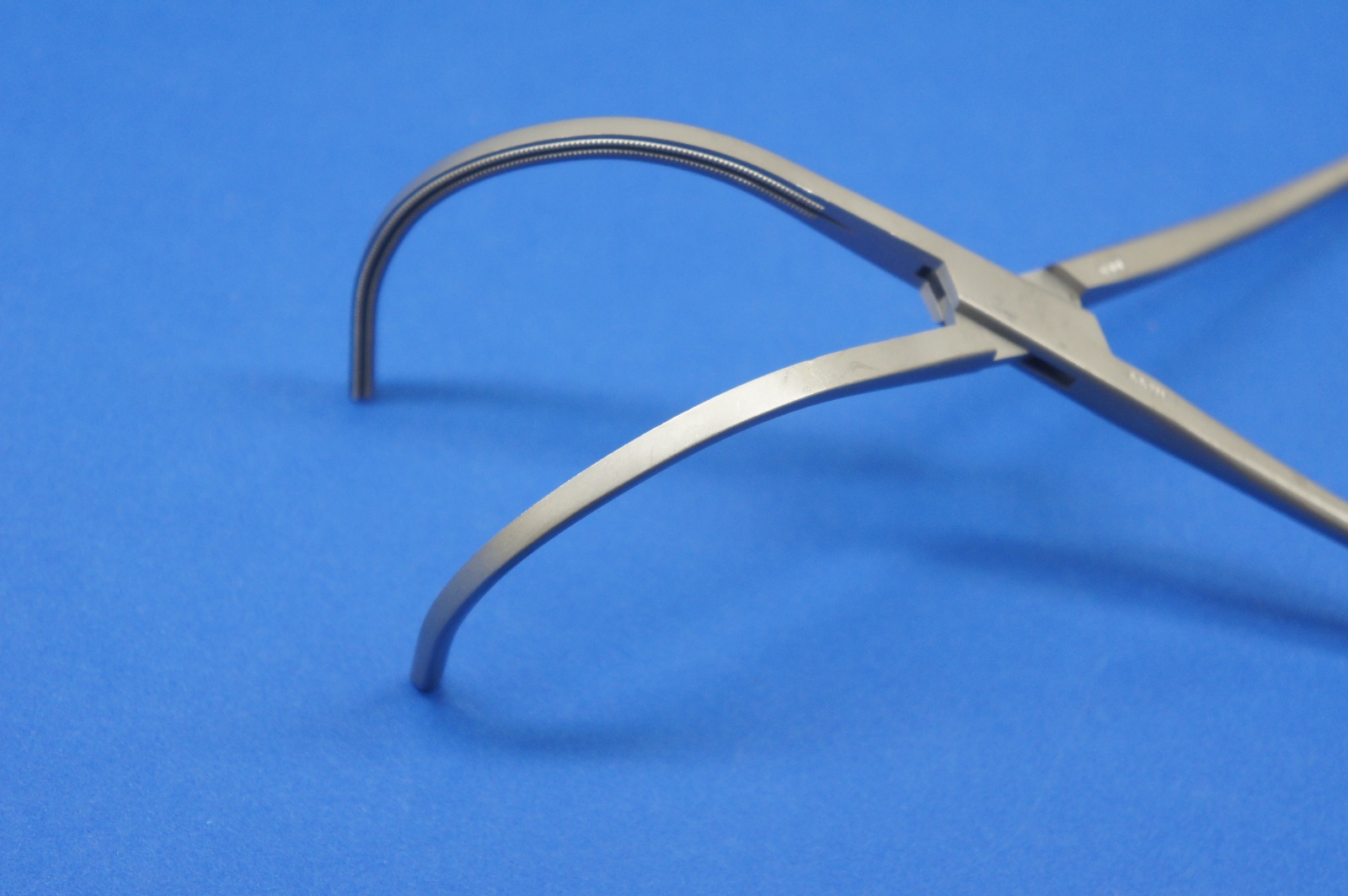 Codman 371131 Debakey Acutely Curved Clamp, Extra Long Jaw 8cm Long