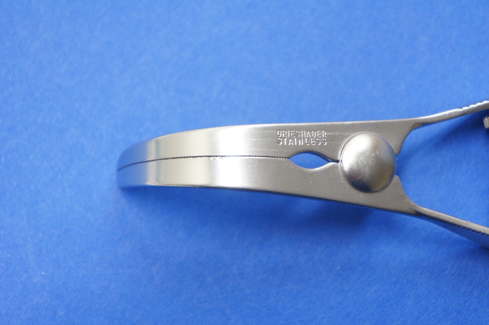 Grieshaber Clamp Artery Glover 9cm Length Curved Serrated 40mm eBay