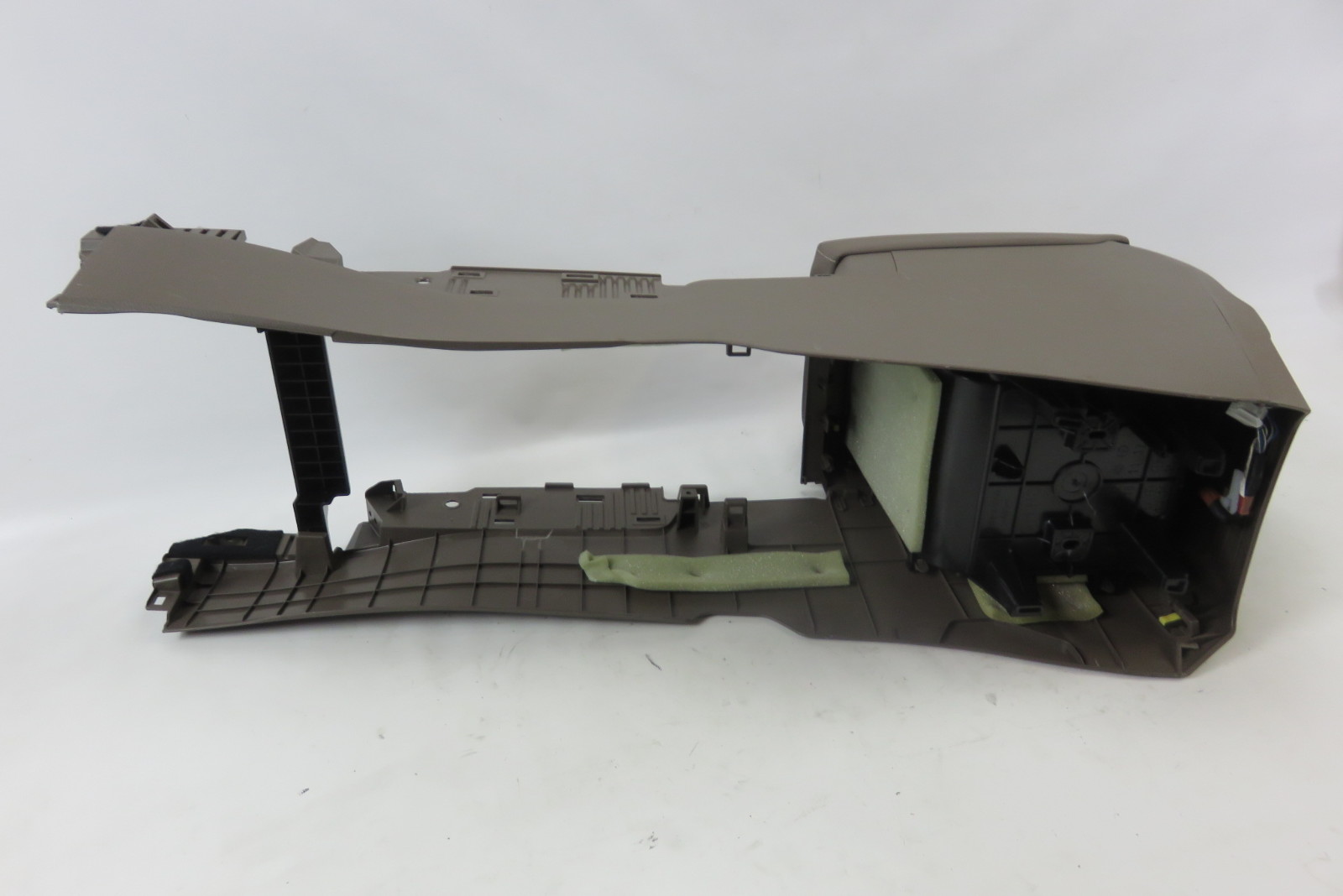 12 Lexus GX460 center console assembly w/ armrest and rear climate