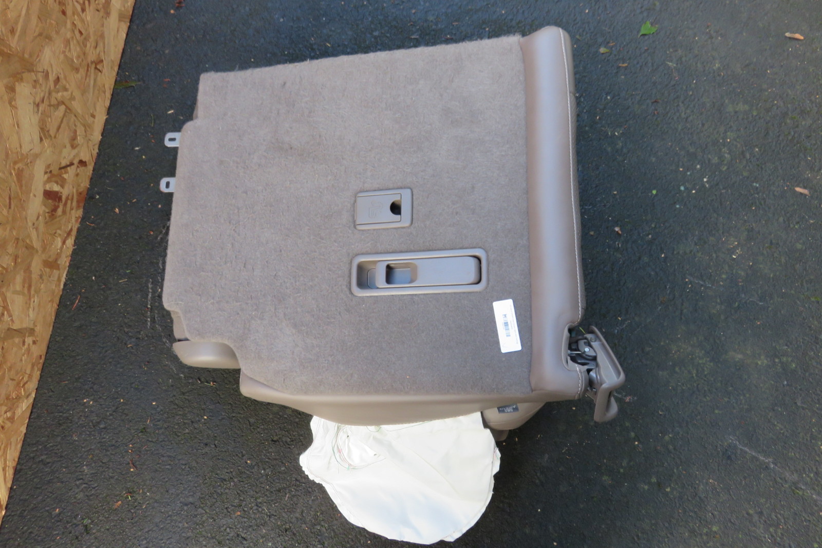 12 Lexus GX460 seat, right rear (airbag deployed), 2nd row, sepia S