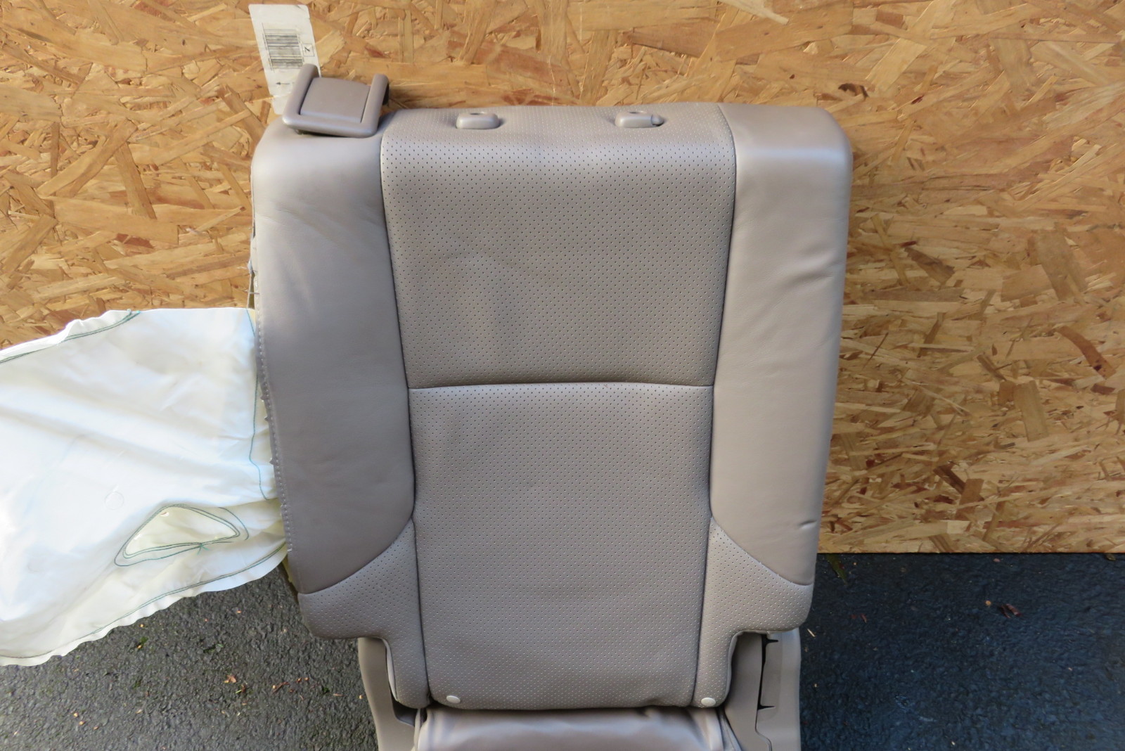 12 Lexus GX460 seat, right rear (airbag deployed), 2nd row, sepia S