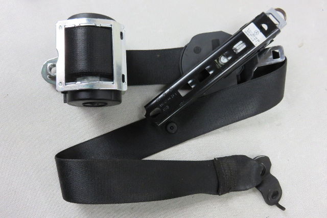 08 Mercedes ML63 W164 ML350 ML550 left front seatbelt seat belt black