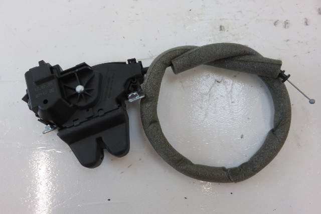 Mercedes W204 C63 C250 lock, trunk latch actuator 2047500185