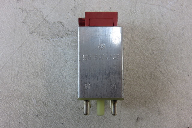 Mercedes R107 560SL relay, overload protection 1265404745