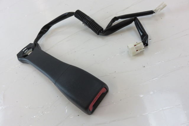 07-09 Lexus LS460 seat belt buckle, right front, black